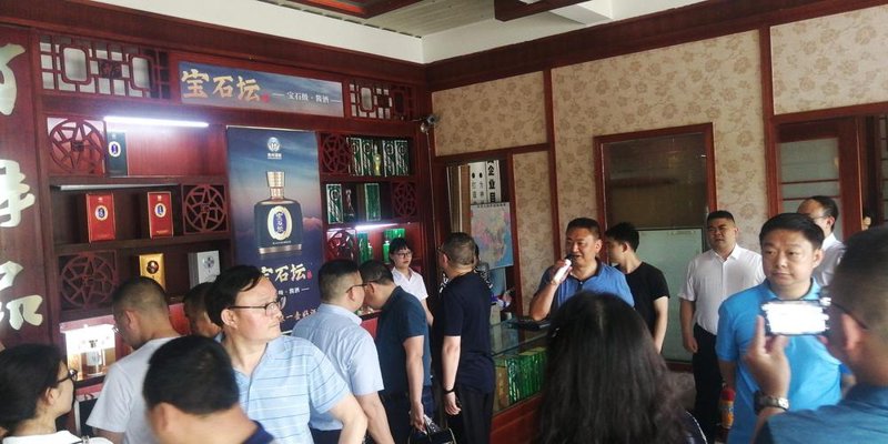 白酒代理加盟：把握机遇共创辉煌